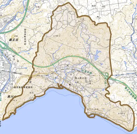 隼人町小浜とその周辺の地図。町の範囲を重ねている
