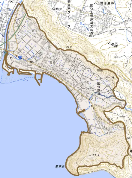 国分敷根とその周辺の地図。町の範囲を重ねている