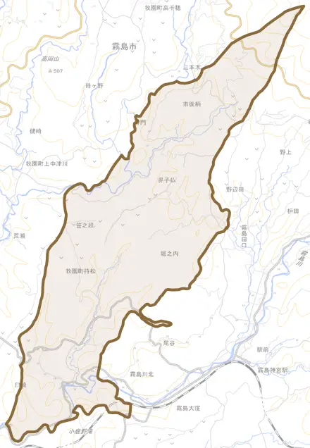 牧園町持松とその周辺の地図。町の範囲を重ねている
