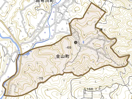 金山町とその周辺の地図。町の範囲を重ねている