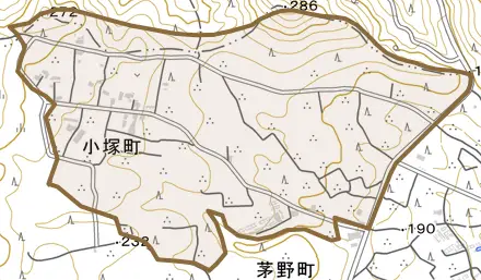小塚町とその周辺の地図。町の範囲を重ねている