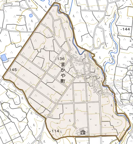まかや町とその周辺の地図。町の範囲を重ねている