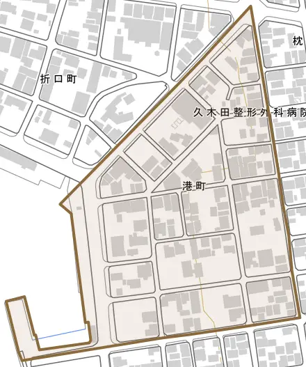 港町とその周辺の地図。町の範囲を重ねている