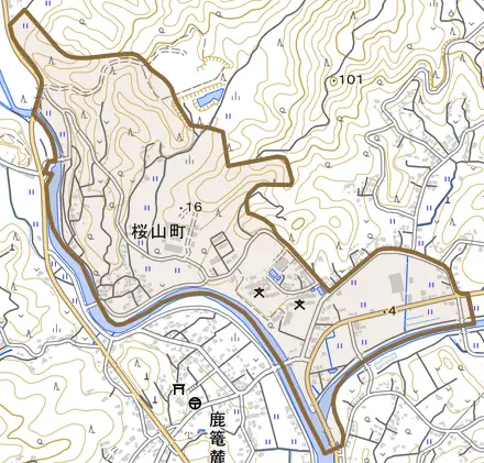 桜山町とその周辺の地図。町の範囲を重ねている