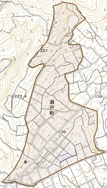 瀬戸町とその周辺の地図。町の範囲を重ねている