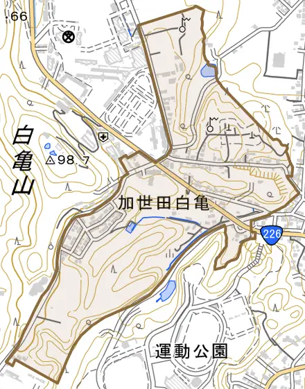 加世田白亀とその周辺の地図。町の範囲を重ねている
