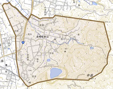 金峰町新山とその周辺の地図。町の範囲を重ねている