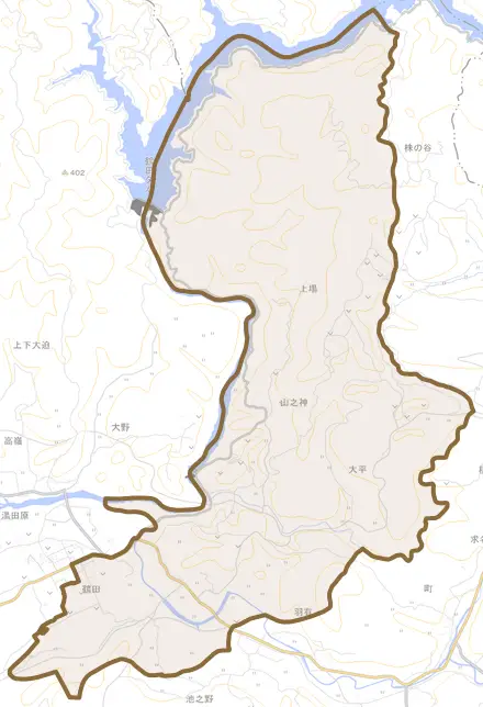 鶴田とその周辺の地図。町の範囲を重ねている