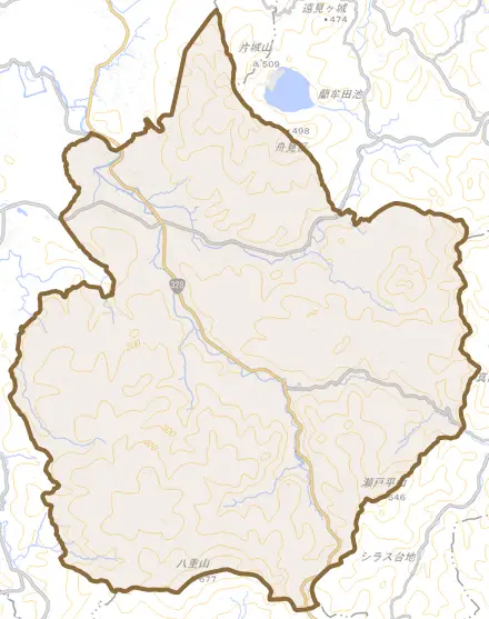 入来町浦之名とその周辺の地図。町の範囲を重ねている