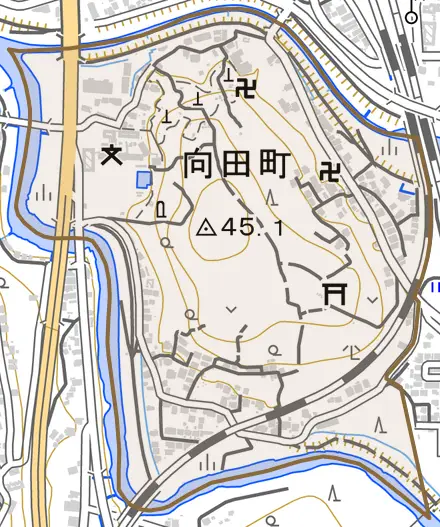 向田町とその周辺の地図。町の範囲を重ねている