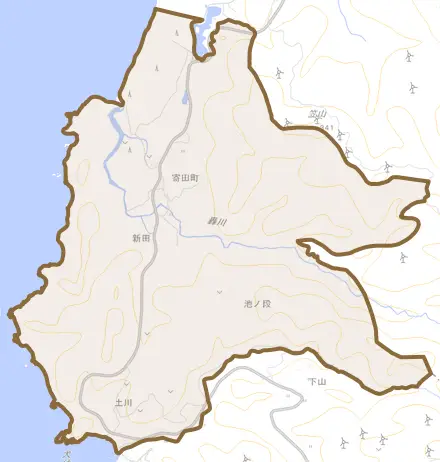 寄田町とその周辺の地図。町の範囲を重ねている