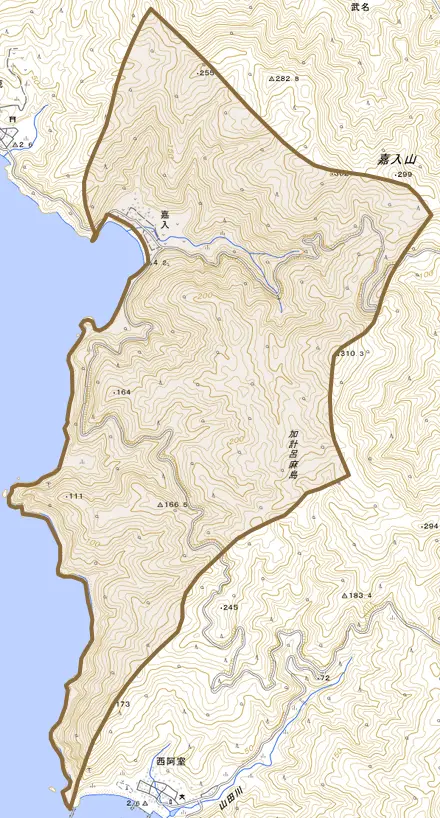 大字嘉入とその周辺の地図。町の範囲を重ねている