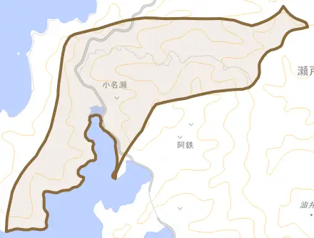 大字小名瀬とその周辺の地図。町の範囲を重ねている