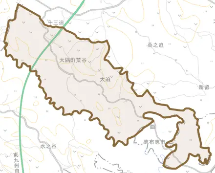 大隅町荒谷とその周辺の地図。町の範囲を重ねている