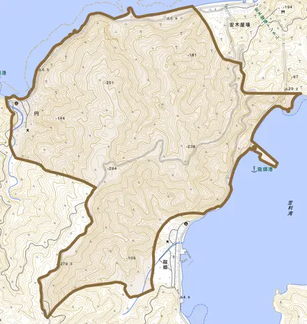 円とその周辺の地図。町の範囲を重ねている