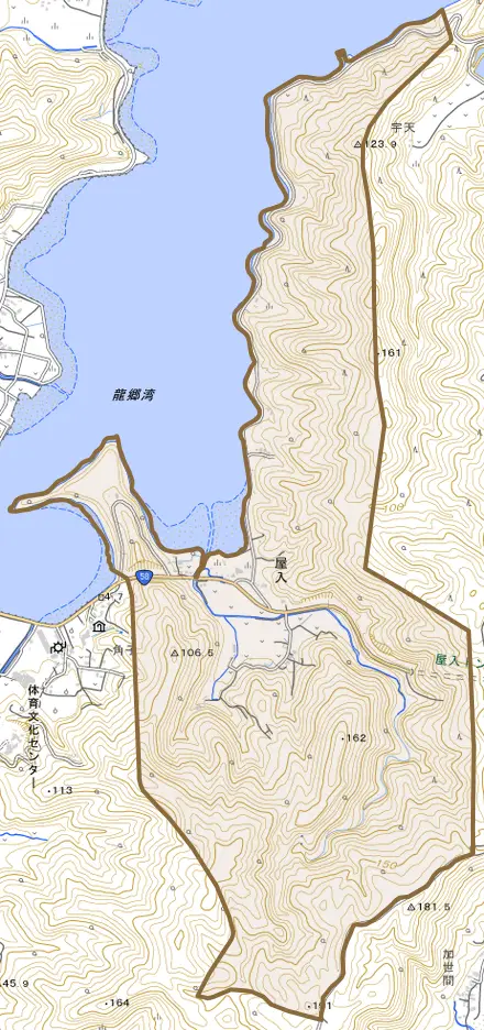 屋入とその周辺の地図。町の範囲を重ねている