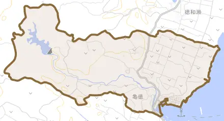 亀徳とその周辺の地図。町の範囲を重ねている