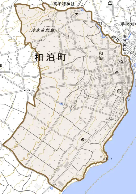 大字和泊とその周辺の地図。町の範囲を重ねている