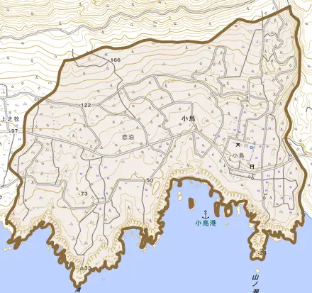 小島とその周辺の地図。町の範囲を重ねている