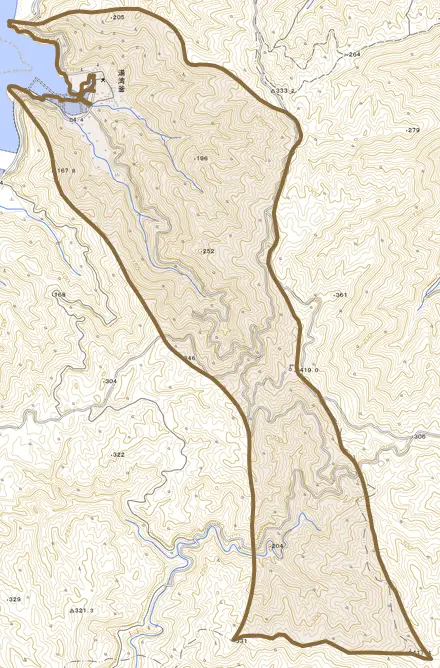 湯湾釜とその周辺の地図。町の範囲を重ねている