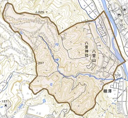 八菅山とその周辺の地図。町の範囲を重ねている