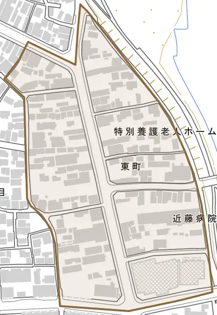 東町とその周辺の地図。町の範囲を重ねている