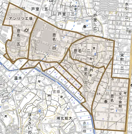 恩名とその周辺の地図。町の範囲を重ねている