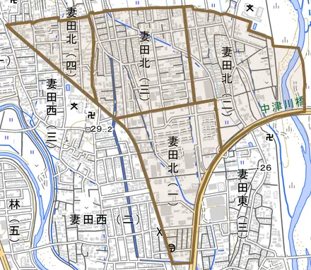 妻田北とその周辺の地図。町の範囲を重ねている