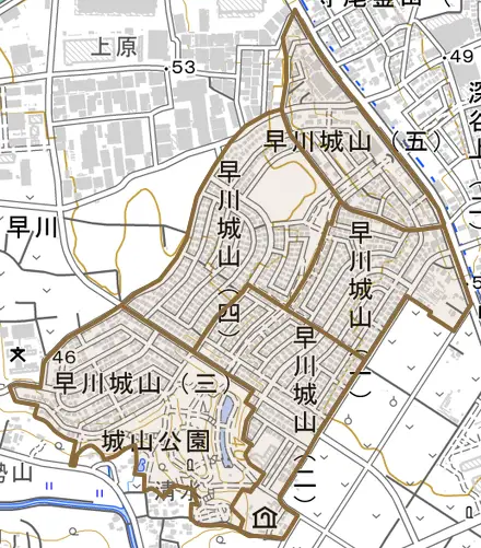 早川城山とその周辺の地図。町の範囲を重ねている