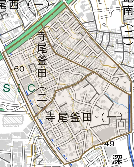 寺尾釜田とその周辺の地図。町の範囲を重ねている