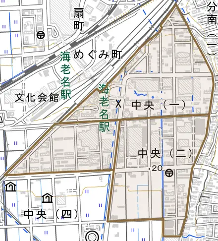 中央とその周辺の地図。町の範囲を重ねている