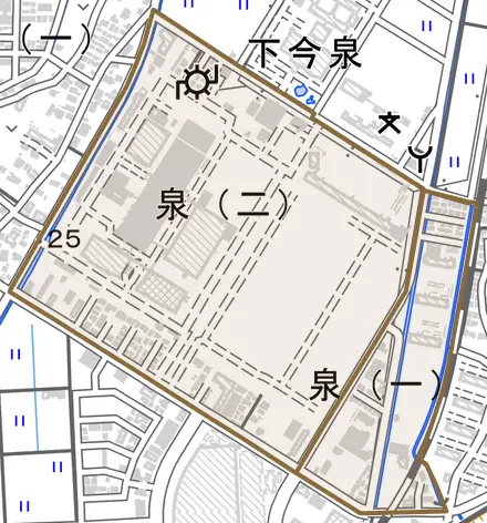 泉とその周辺の地図。町の範囲を重ねている