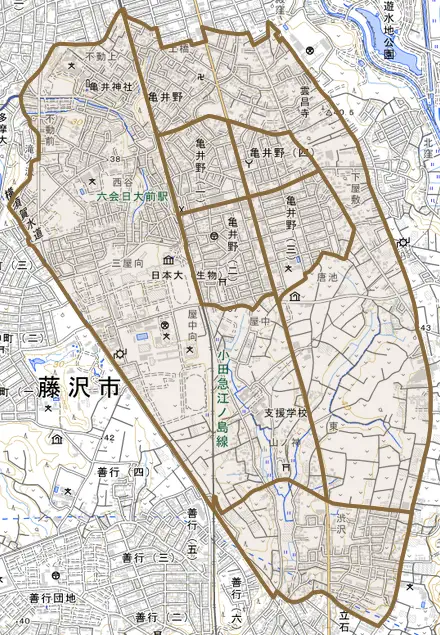 亀井野とその周辺の地図。町の範囲を重ねている