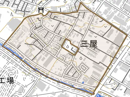三屋とその周辺の地図。町の範囲を重ねている