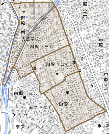 御殿とその周辺の地図。町の範囲を重ねている