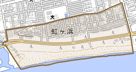虹ケ浜とその周辺の地図。町の範囲を重ねている