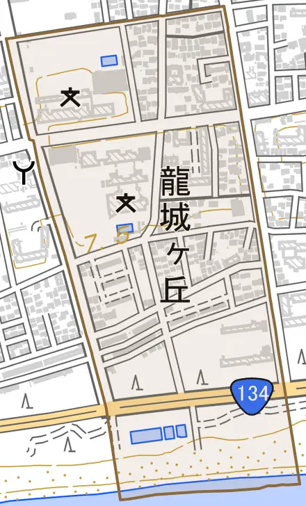 龍城ケ丘とその周辺の地図。町の範囲を重ねている