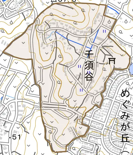 千須谷とその周辺の地図。町の範囲を重ねている