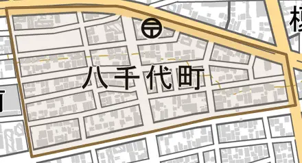 八千代町とその周辺の地図。町の範囲を重ねている