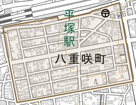 八重咲町とその周辺の地図。町の範囲を重ねている