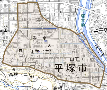 山下とその周辺の地図。町の範囲を重ねている