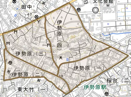 伊勢原とその周辺の地図。町の範囲を重ねている