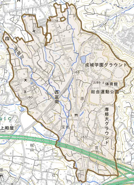 西富岡とその周辺の地図。町の範囲を重ねている