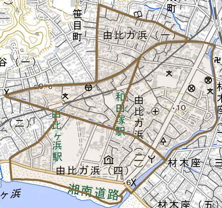 由比ガ浜とその周辺の地図。町の範囲を重ねている