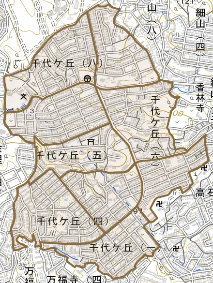 千代ケ丘とその周辺の地図。町の範囲を重ねている
