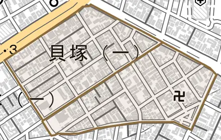貝塚とその周辺の地図。町の範囲を重ねている