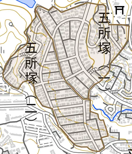 五所塚とその周辺の地図。町の範囲を重ねている