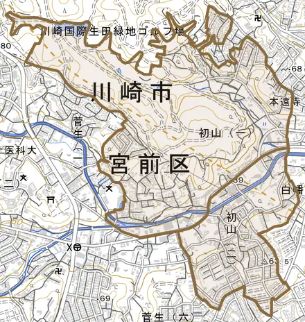 初山とその周辺の地図。町の範囲を重ねている
