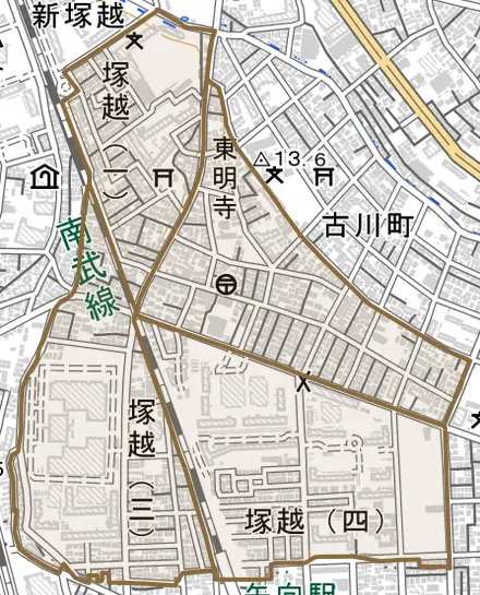 塚越とその周辺の地図。町の範囲を重ねている