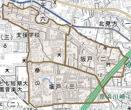 坂戸とその周辺の地図。町の範囲を重ねている